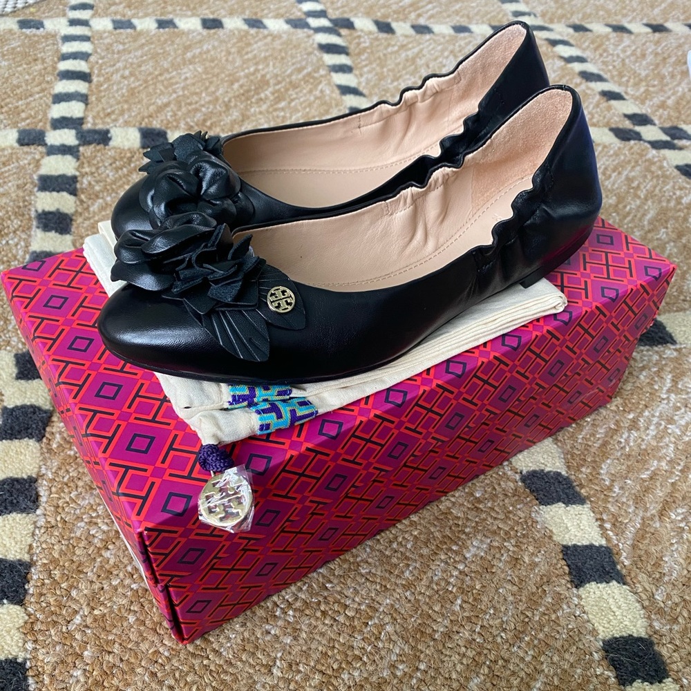 NWT Tory Burch Blossom Ballet flats
